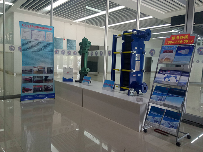 王忠林书记到江南APP官方网站BANDAO集团展位观展