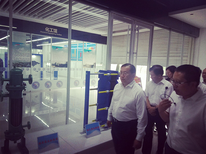 王忠林书记到江南APP官方网站BANDAO集团展位观展