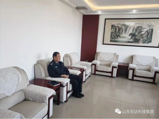 山东江南APP官方网站BANDAO集团副总经理张广义到开发区派出所慰问
