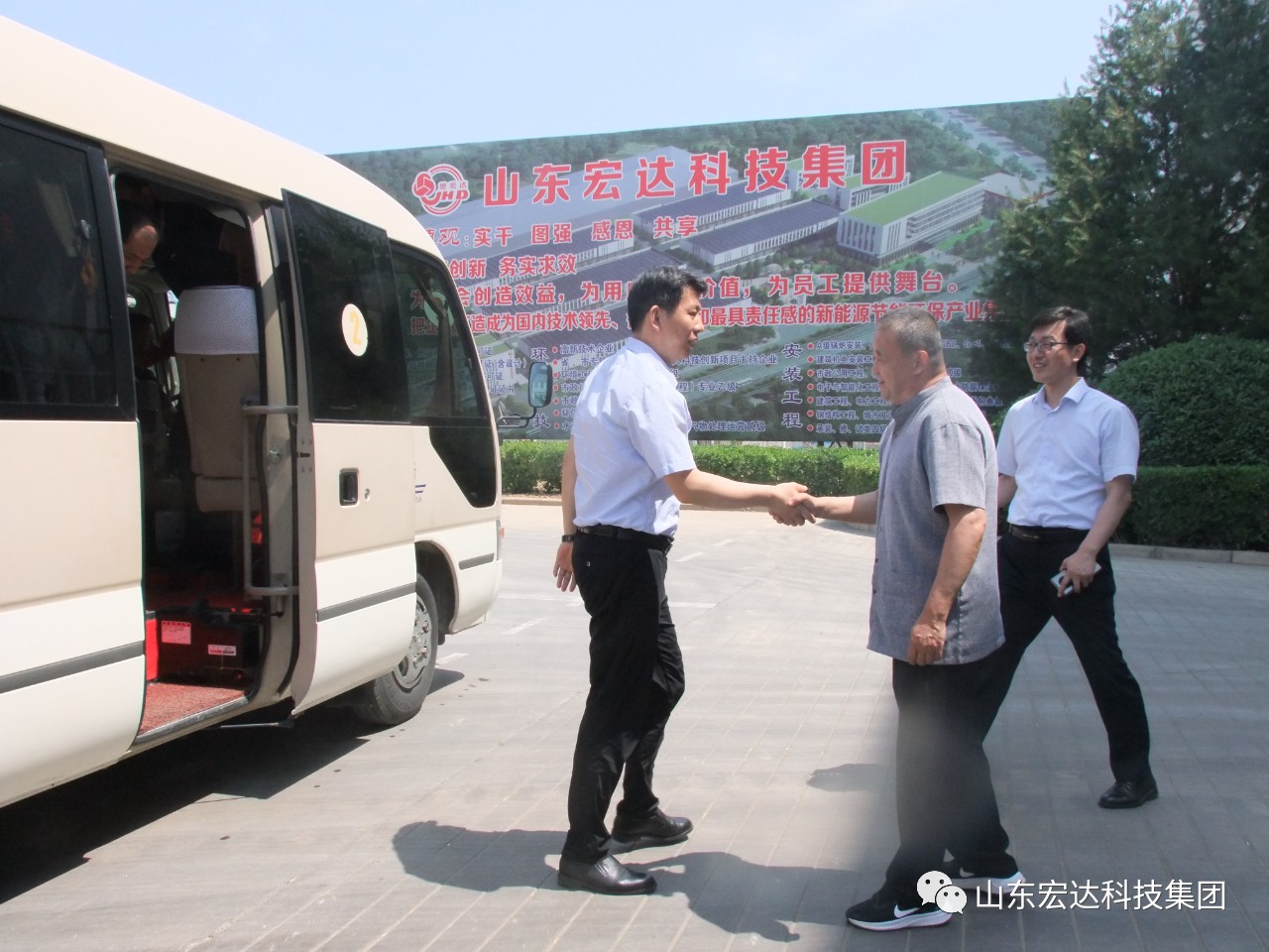 【集团简讯】长清区委副书记、区长王士强一行到江南APP官方网站BANDAO集团调研